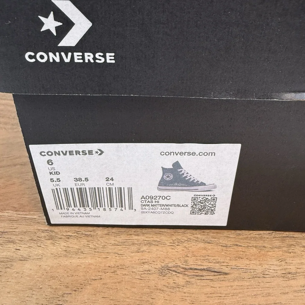 New Big Kids Converse Chuck Taylor All Star Dark Matter High Tops Sneaker Sz 6 Y